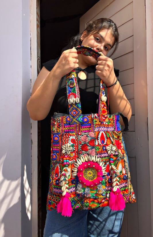 MISHTI- jhola style bohemian bag 🤌🏼✨