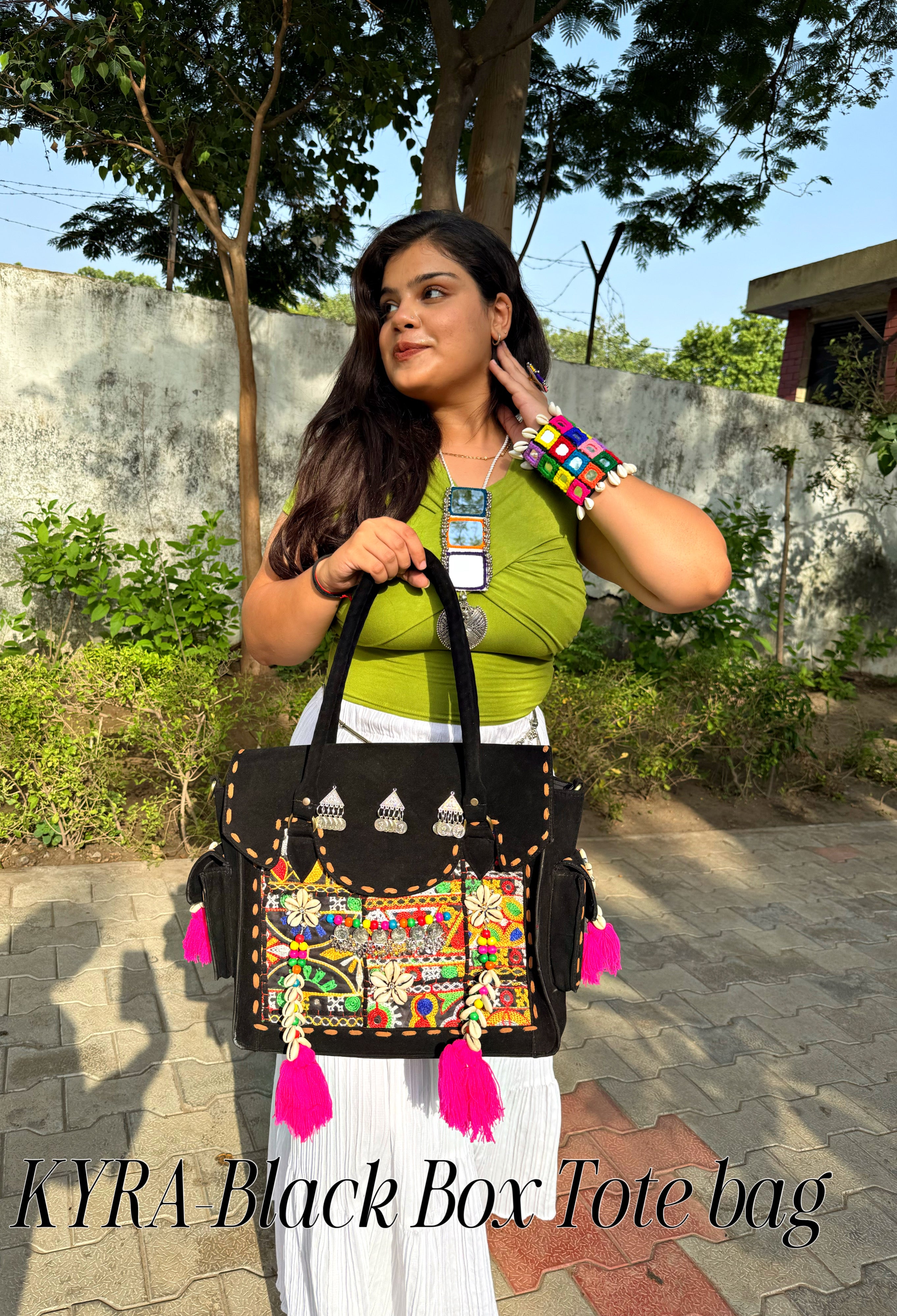 KYRA π€πΌ- GIRLBOSS BOX TOTE BAG WITH SLING