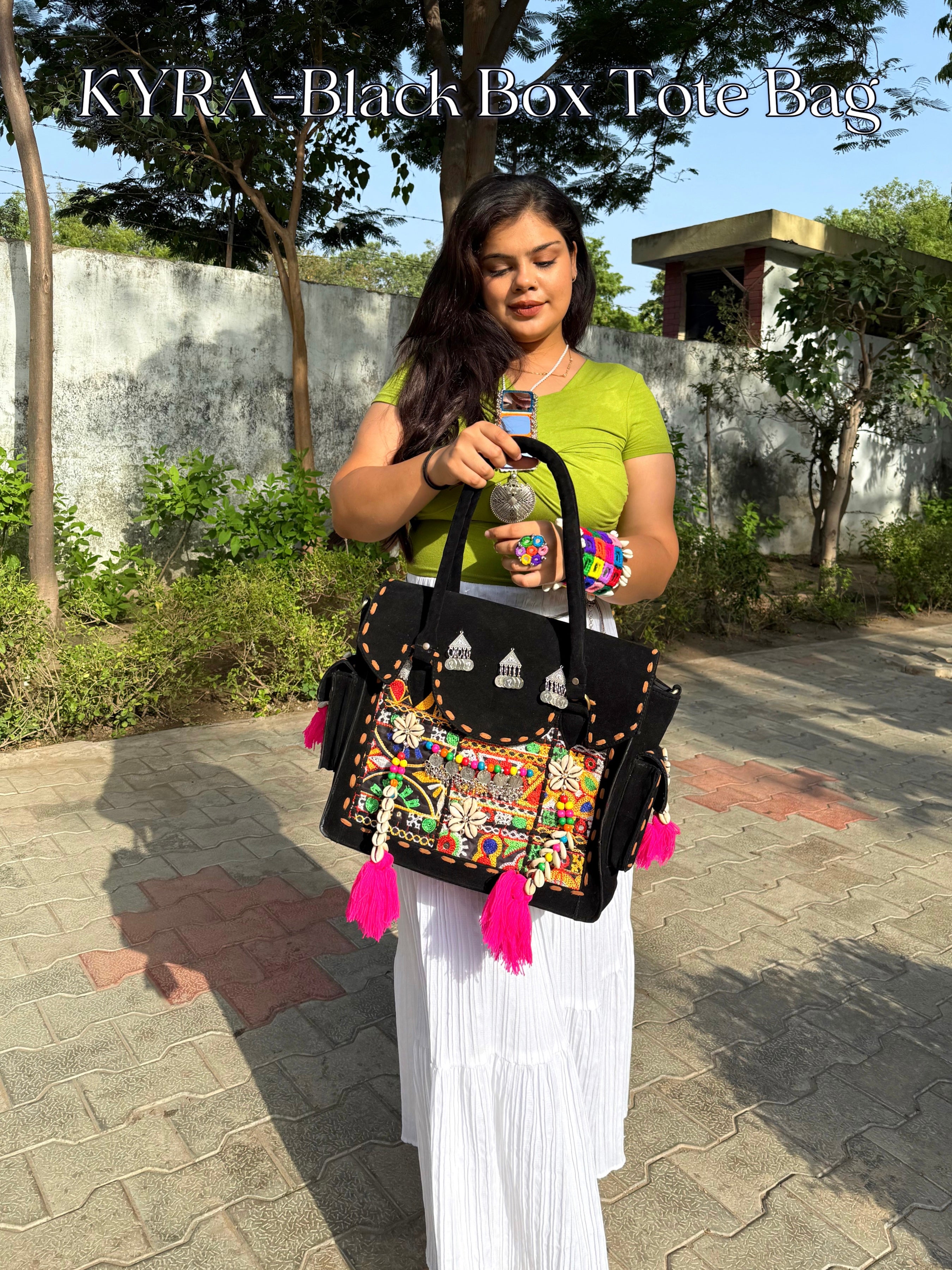 KYRA π€πΌ- GIRLBOSS BOX TOTE BAG WITH SLING