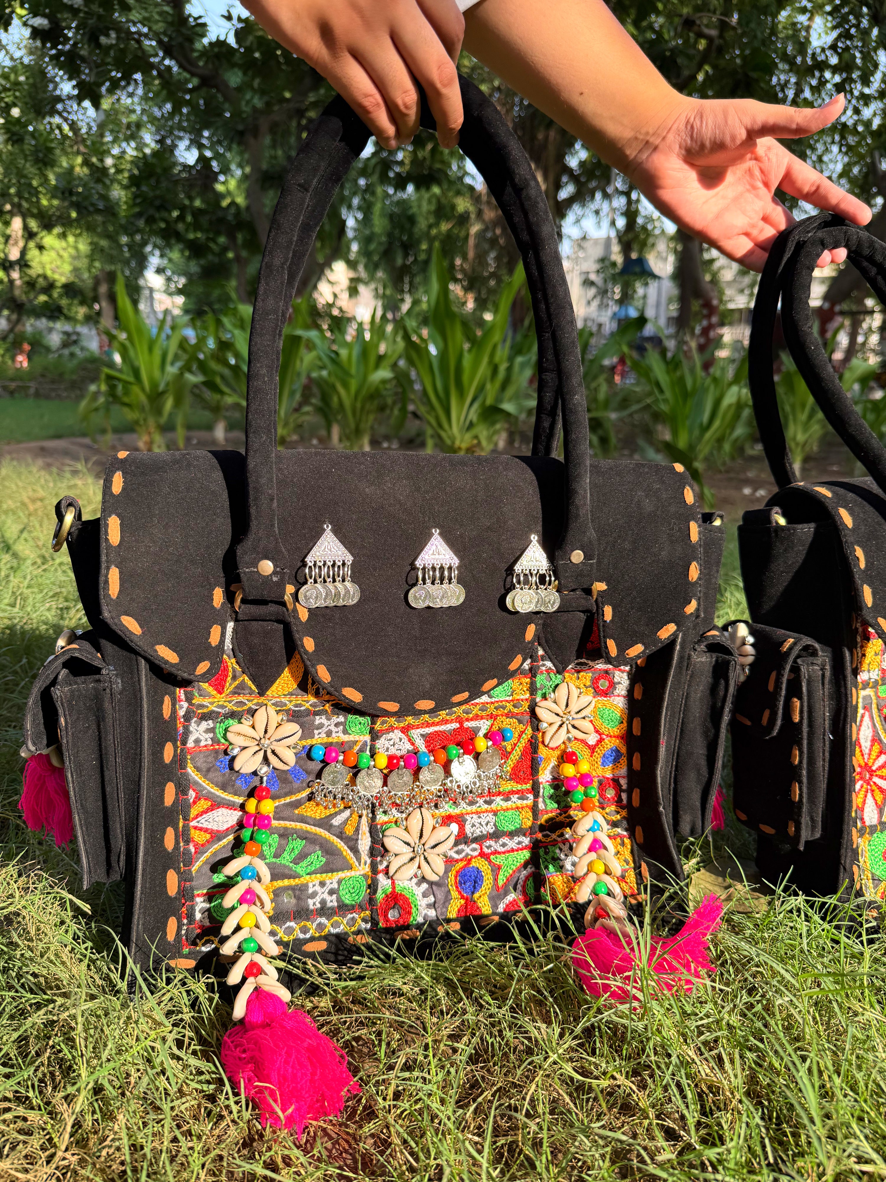 KYRA π€πΌ- GIRLBOSS BOX TOTE BAG WITH SLING