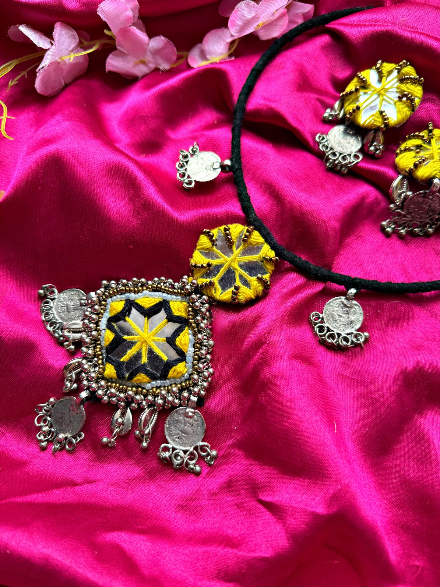 AANVI - Hasli style necklace and earrings set ✨