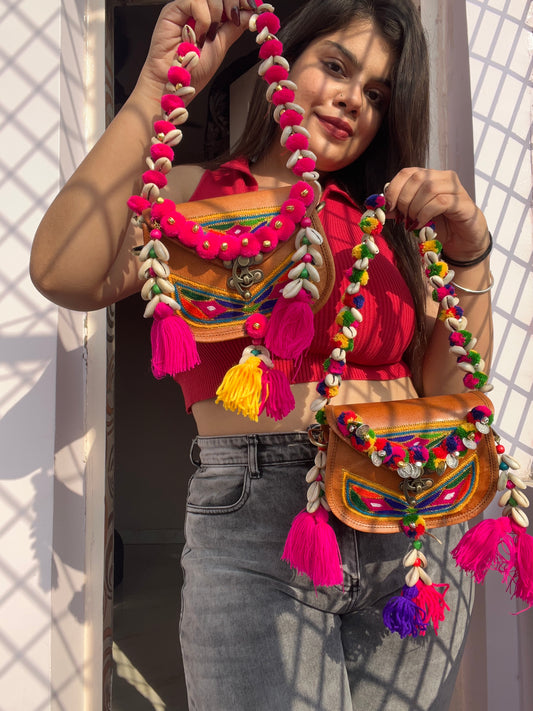 Aisha Batua with shell handle and sling belt 💫