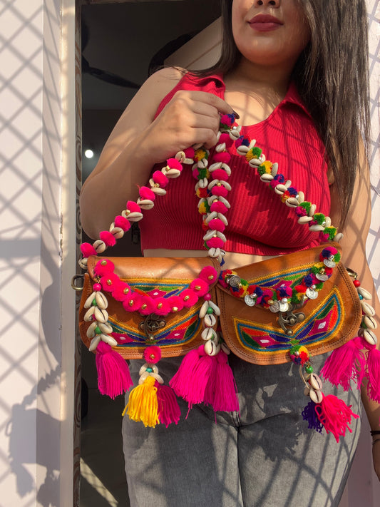 Aisha Batua with shell handle and sling belt 💫
