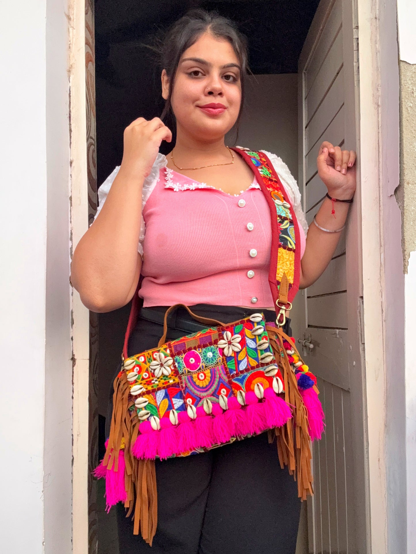 SAHELI - shell and tassel bag ✨