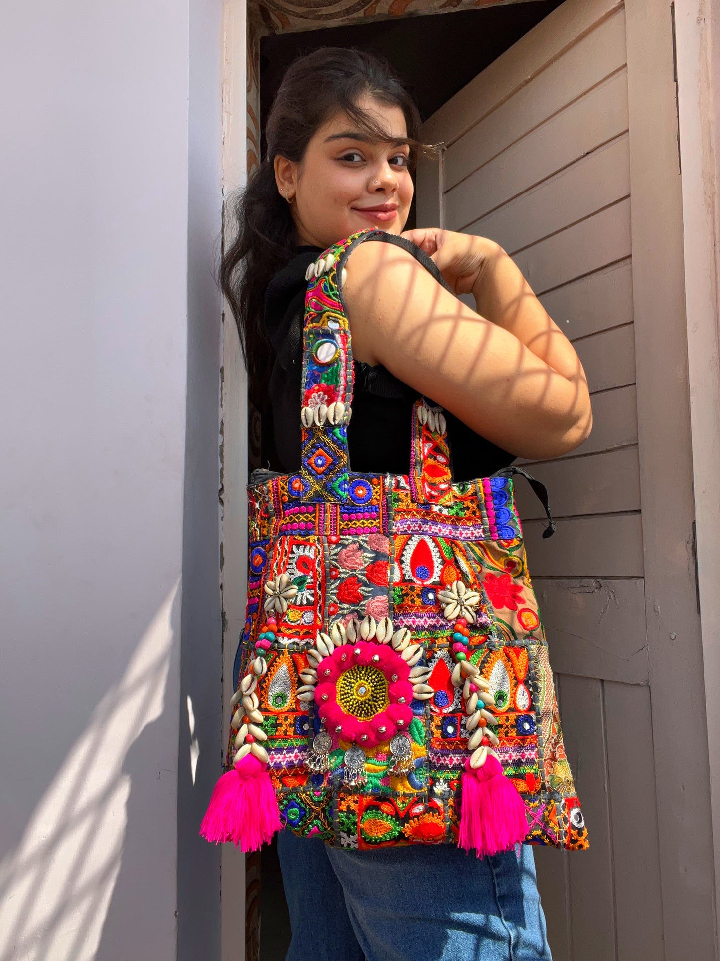 MISHTI- jhola style bohemian bag 🤌🏼✨