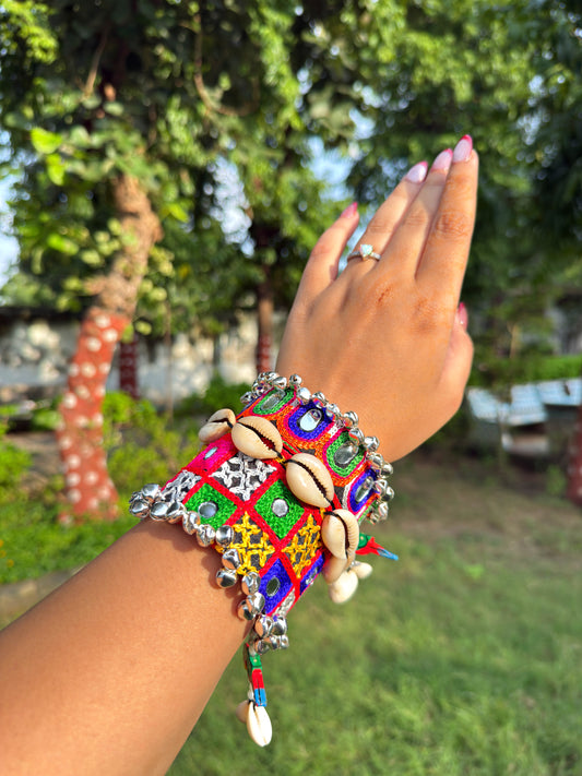 PAKHI- handcuff 💜