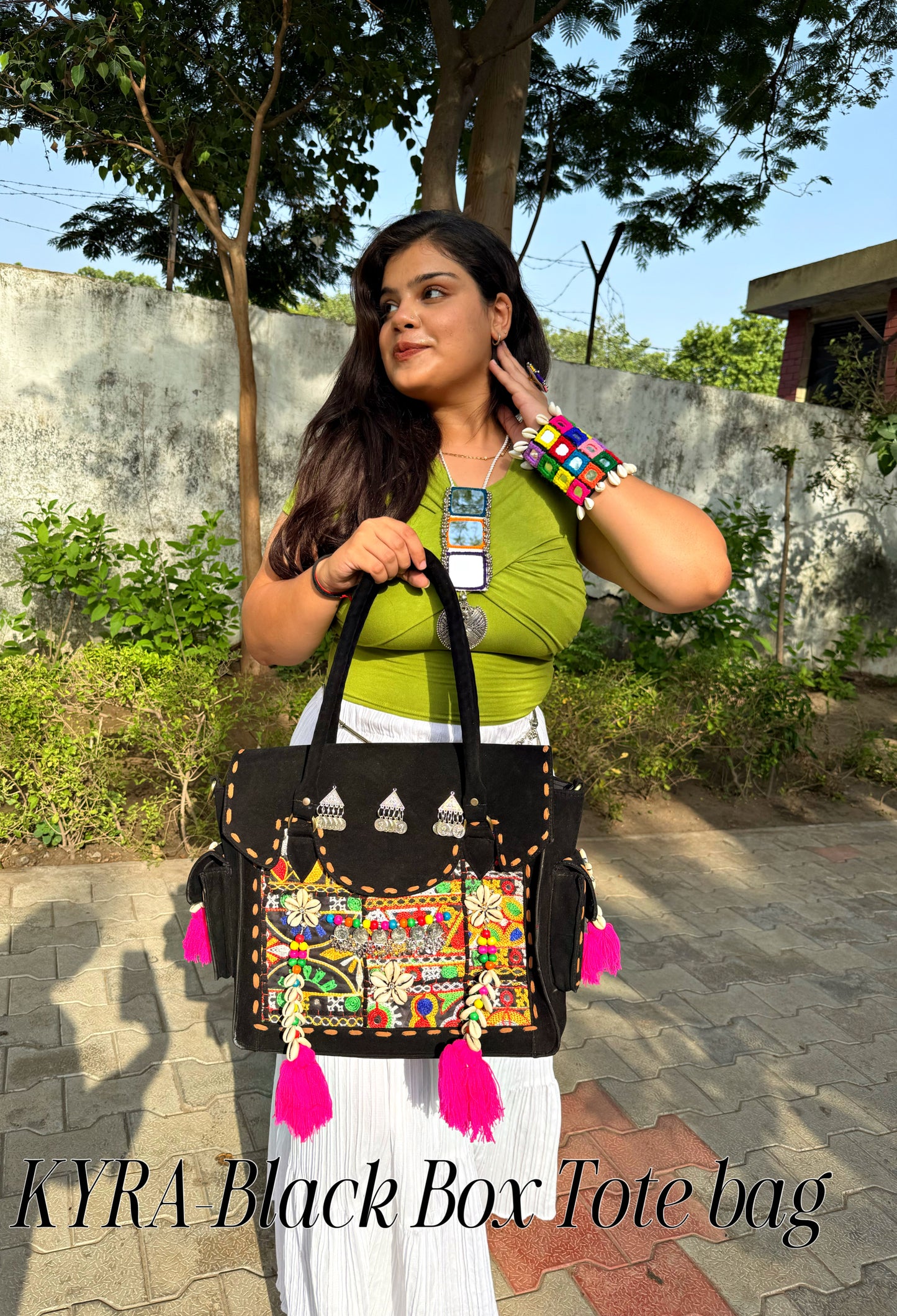 KYRA 🤌🏼- GIRLBOSS BOX TOTE BAG WITH SLING