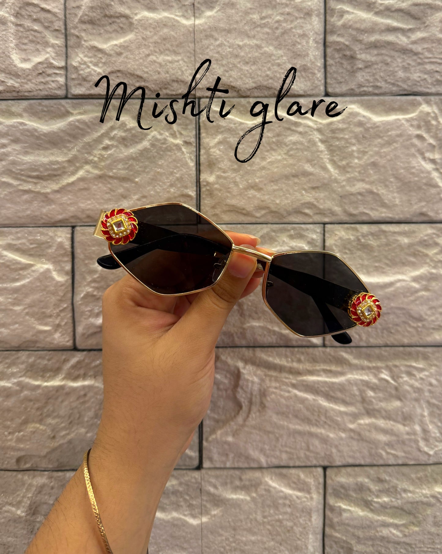Mishti glare