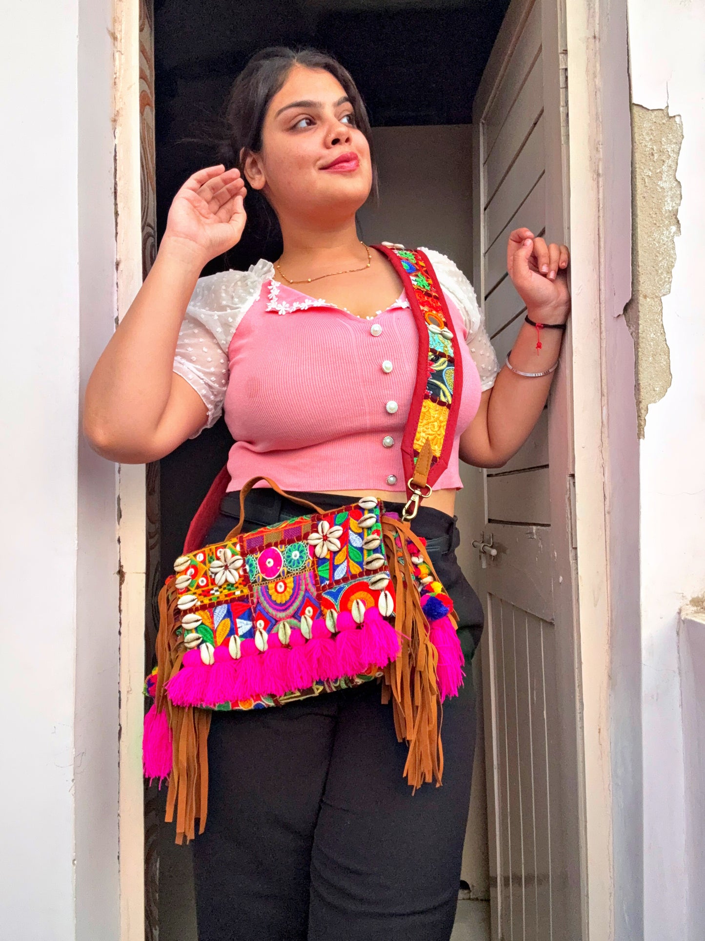 SAHELI - shell and tassel bag ✨