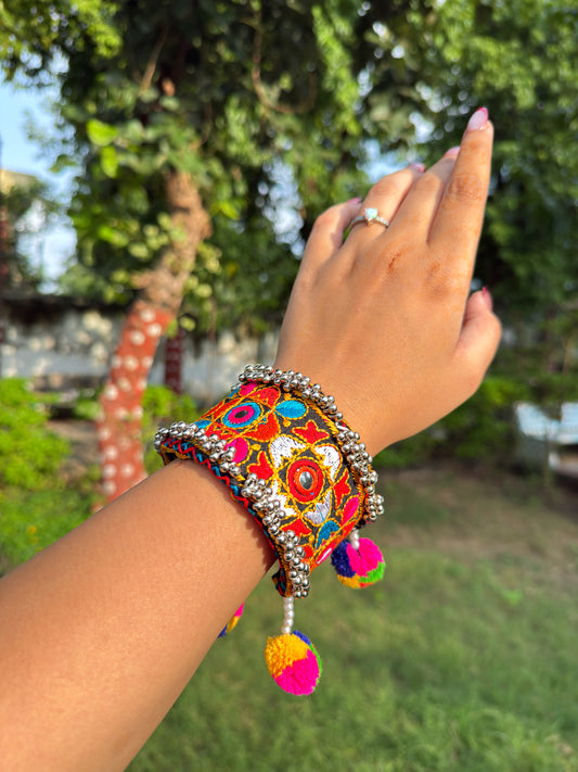 PAKHI HANDCUFF ❤️