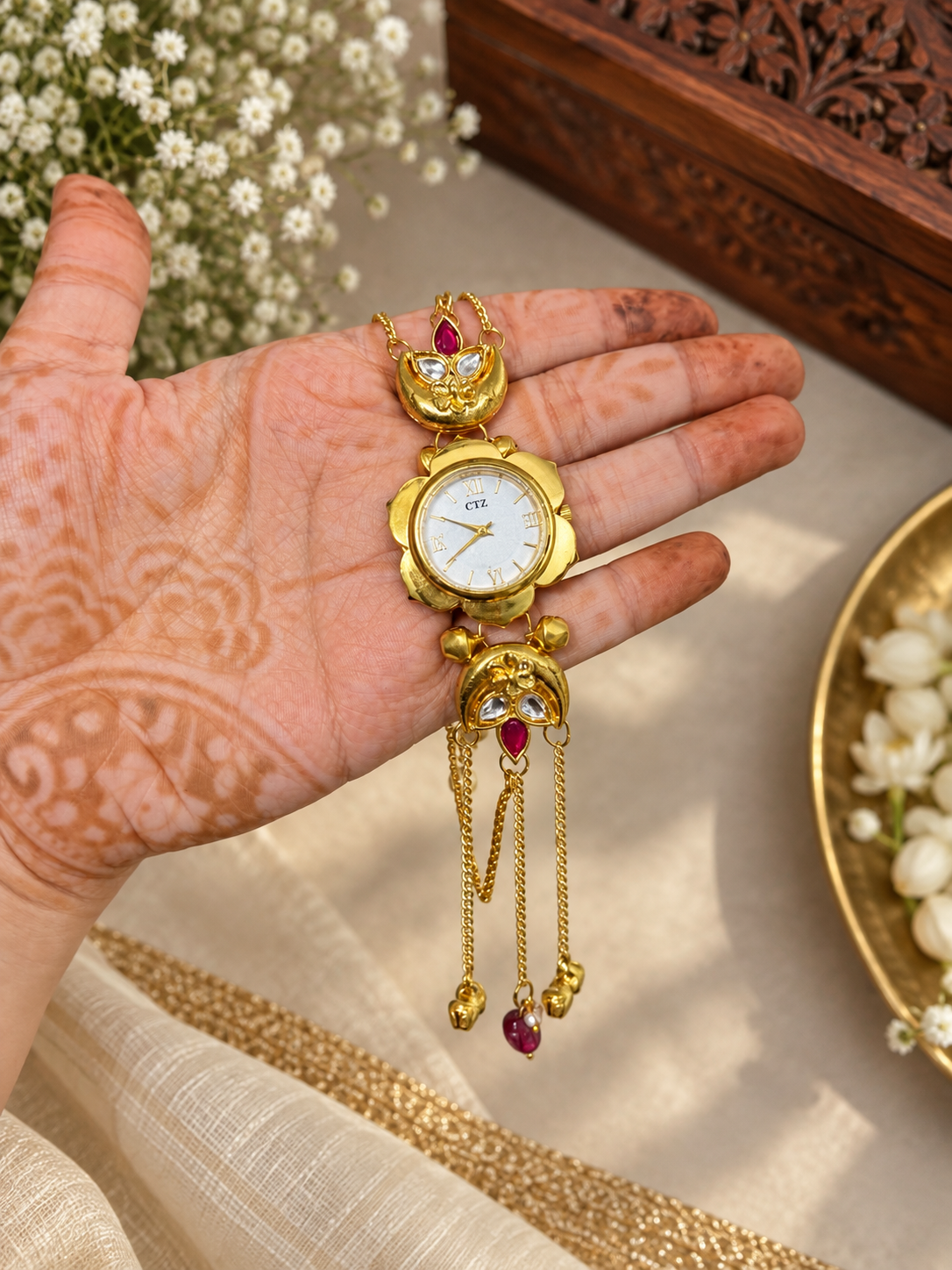 Parul kundan watch