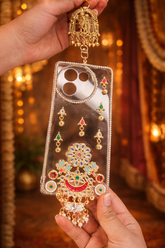 MANDAVI PHONE COVER WITH HOOK