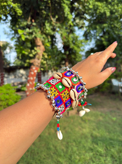 PAKHI- handcuff 💜