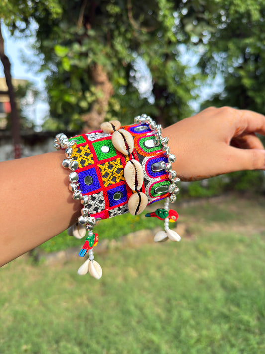 PAKHI- handcuff 💜