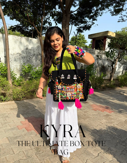 KYRA 🤌🏼- GIRLBOSS BOX TOTE BAG WITH SLING