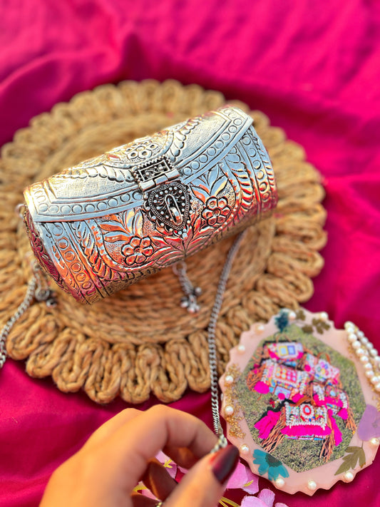 MORNI Oxodized Clutch