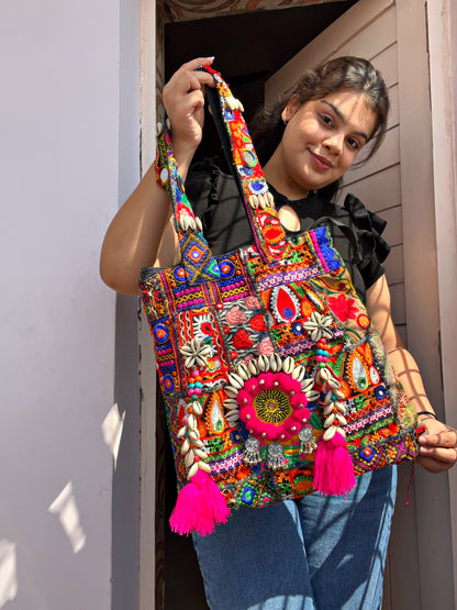 MISHTI- jhola style bohemian bag 🤌🏼✨