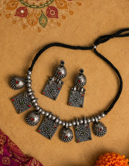 Leela necklace and earrings