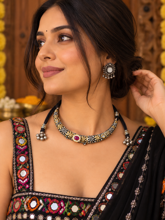 Mridula choker